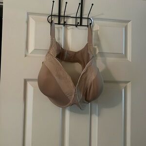 Olga Cloud underwire, super soft, light lift size 44D Brand new w tags. Tan